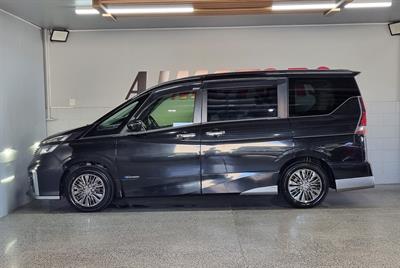 2016 Nissan Serena - Thumbnail