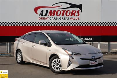 2017 Toyota Prius - Thumbnail