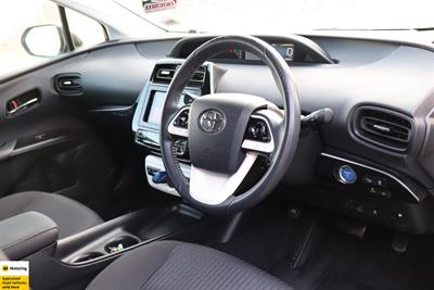 2017 Toyota Prius - Thumbnail