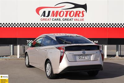 2017 Toyota Prius - Thumbnail