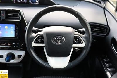 2017 Toyota Prius - Thumbnail