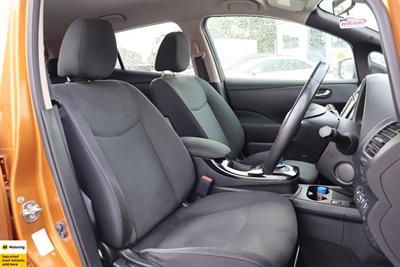 2016 Nissan Leaf - Thumbnail