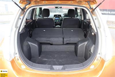 2016 Nissan Leaf - Thumbnail