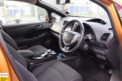 2016 Nissan Leaf - Thumbnail