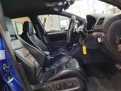 2011 Volkswagen Golf R - Thumbnail