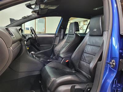 2011 Volkswagen Golf R - Thumbnail