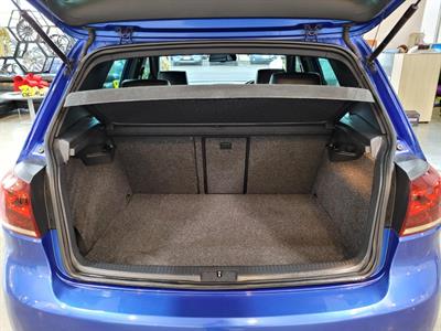 2011 Volkswagen Golf R - Thumbnail