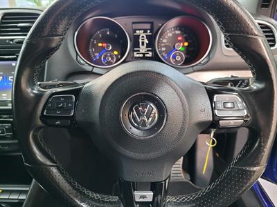 2011 Volkswagen Golf R - Thumbnail
