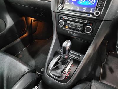 2011 Volkswagen Golf R - Thumbnail