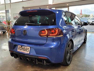 2011 Volkswagen Golf R - Thumbnail