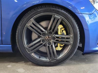 2011 Volkswagen Golf R - Thumbnail