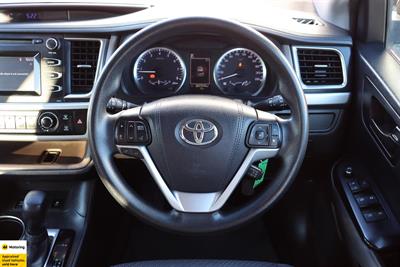 2017 Toyota Highlander - Thumbnail
