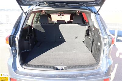2017 Toyota Highlander - Thumbnail