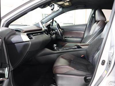 2017 Toyota C-HR - Thumbnail