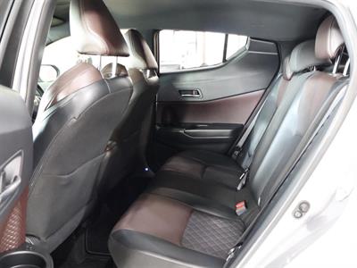 2017 Toyota C-HR - Thumbnail