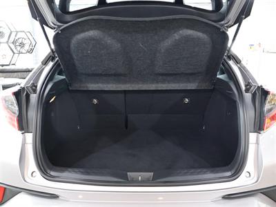 2017 Toyota C-HR - Thumbnail