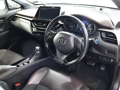 2017 Toyota C-HR - Thumbnail