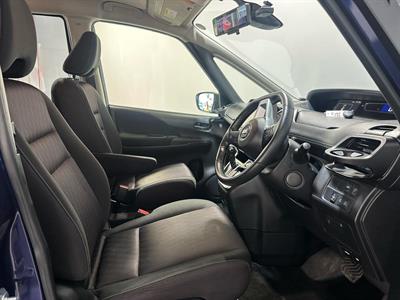 2018 Nissan Serena - Thumbnail