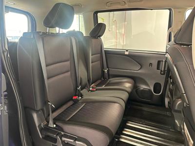 2018 Nissan Serena - Thumbnail