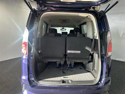 2018 Nissan Serena - Thumbnail
