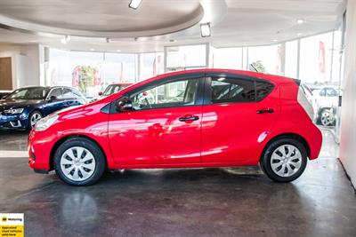 2014 Toyota Aqua - Thumbnail