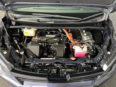 2016 Toyota Voxy - Thumbnail