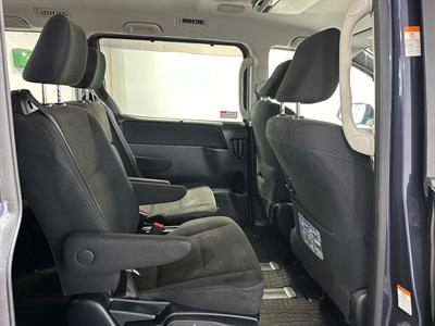2016 Toyota Voxy - Thumbnail