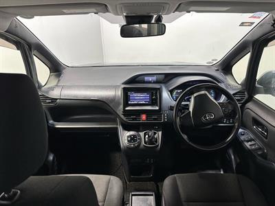 2016 Toyota Voxy - Thumbnail