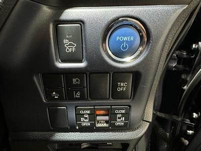2016 Toyota Voxy - Thumbnail