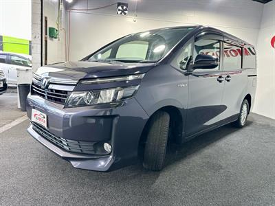 2016 Toyota Voxy - Thumbnail