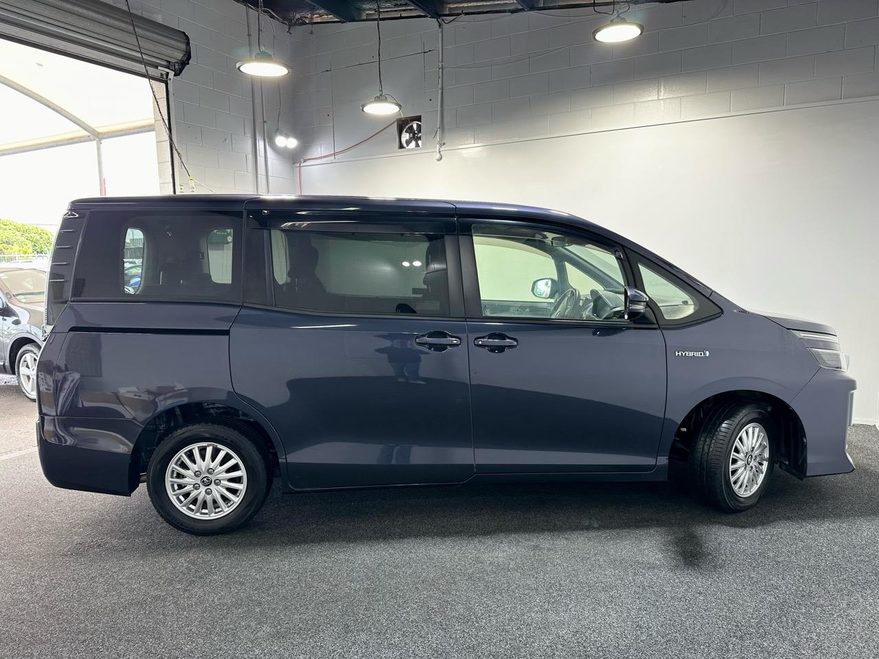 2016 Toyota Voxy