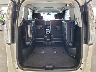 2014 Nissan Serena - Thumbnail
