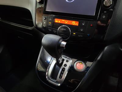 2014 Nissan Serena - Thumbnail