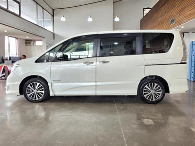 2014 Nissan Serena - Thumbnail