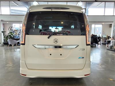 2014 Nissan Serena - Thumbnail