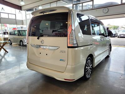2014 Nissan Serena - Thumbnail