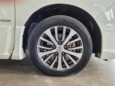 2014 Nissan Serena - Thumbnail