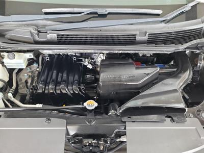 2014 Nissan Serena - Thumbnail