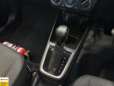 2022 Suzuki Swift - Thumbnail
