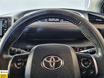 2016 Toyota Sienta - Thumbnail