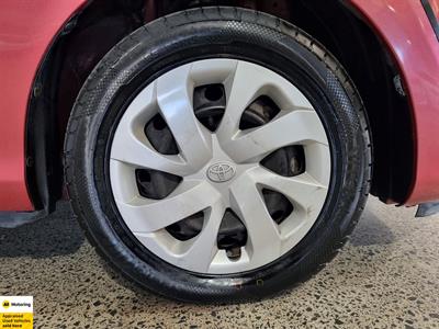 2016 Toyota Sienta - Thumbnail