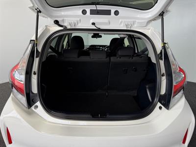 2017 Toyota Aqua - Thumbnail