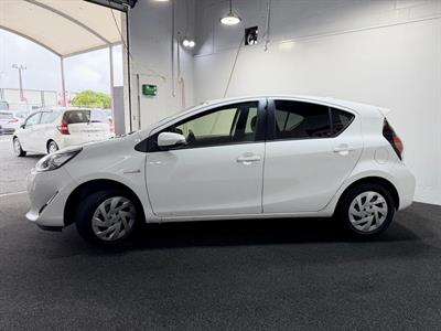 2017 Toyota Aqua - Thumbnail