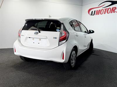 2017 Toyota Aqua - Thumbnail