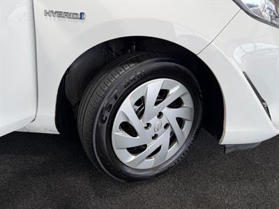 2017 Toyota Aqua - Thumbnail