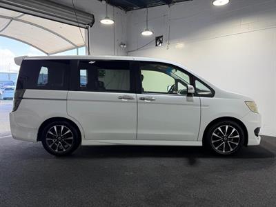 2013 Honda STEPWAGON - Thumbnail