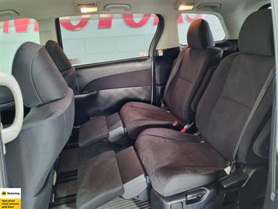 2015 Toyota Estima - Thumbnail