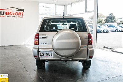 2005 Toyota RAV4 - Thumbnail