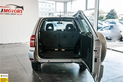 2005 Toyota RAV4 - Thumbnail