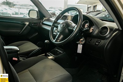 2005 Toyota RAV4 - Thumbnail